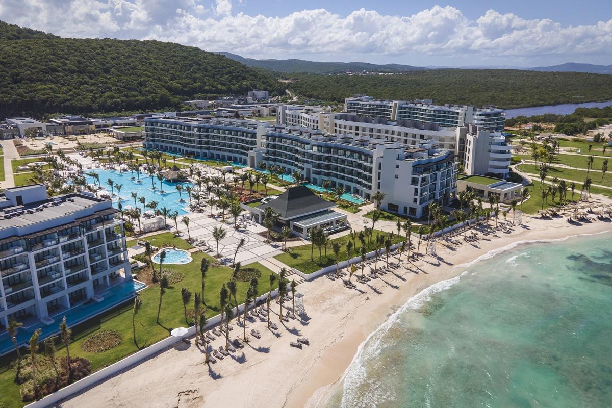 Hotel Ocean Eden Bay (Adults Only) Spring Rises Exterior foto Hard Rock Hotel in Montego Bay, Jamaica