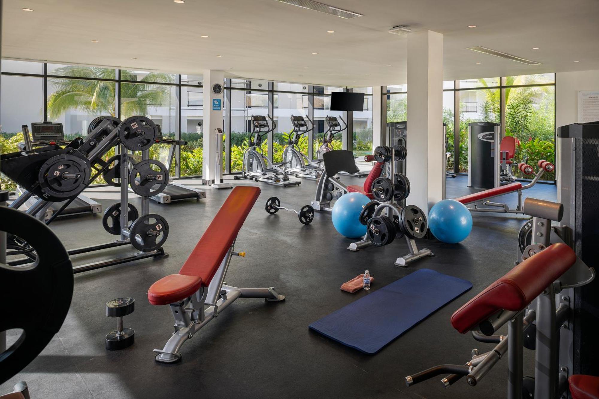 Hotel Ocean Eden Bay (Adults Only) Spring Rises Exterior foto The gym at the hotel